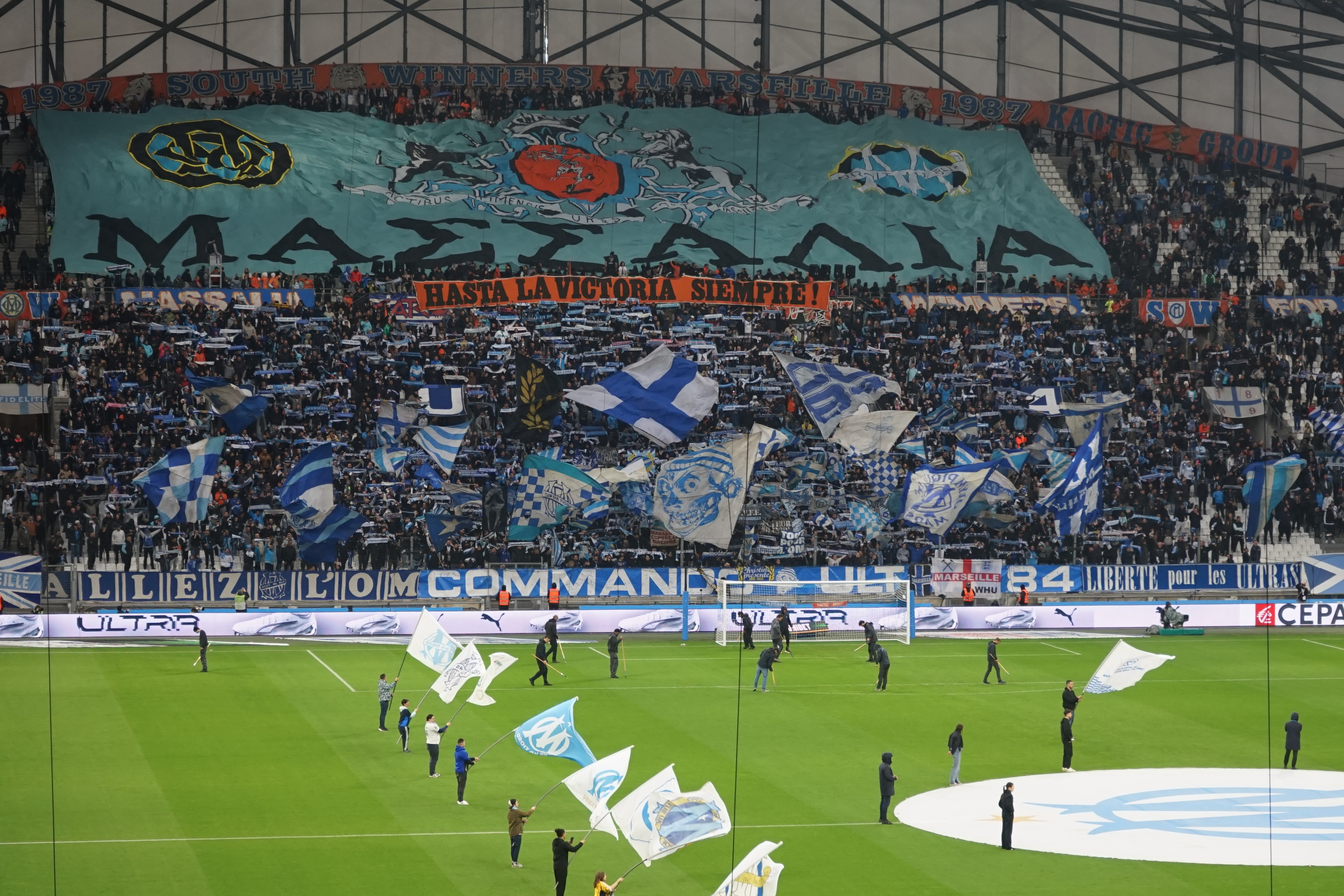 CARTE MEMBRE D HONNEUR OM MARSEILLE VIRAGE SUD ULTRAS CU84 1998-1999 no